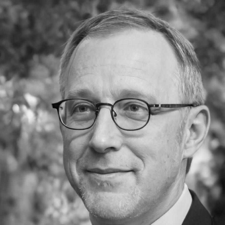 Portrait de Loran Beaumont, formateur expert en communication client finance